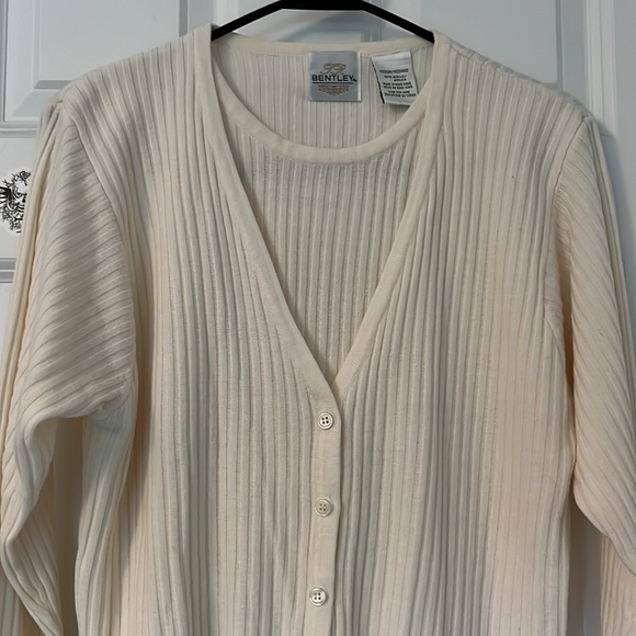 BENTLEY BUTTONDOWN LONG SLEEVE SWEATER SZ.MEDIUM - Picture 3 of 6